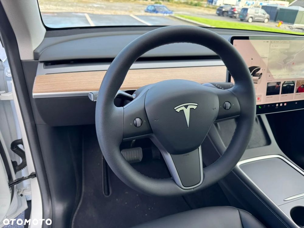 Tesla Y Model Long Range Dual Motor AWD - 17