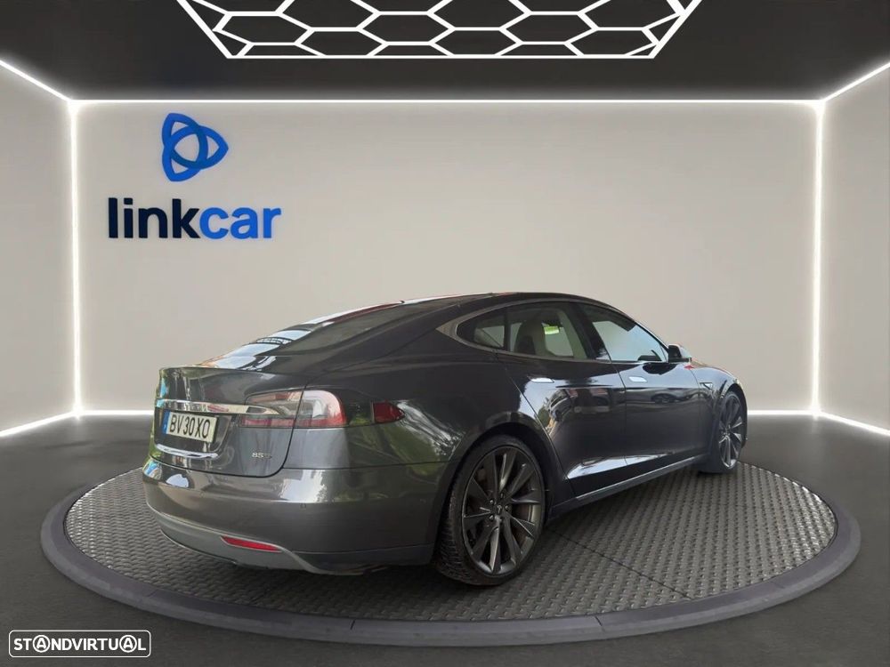 Tesla Model S - 7