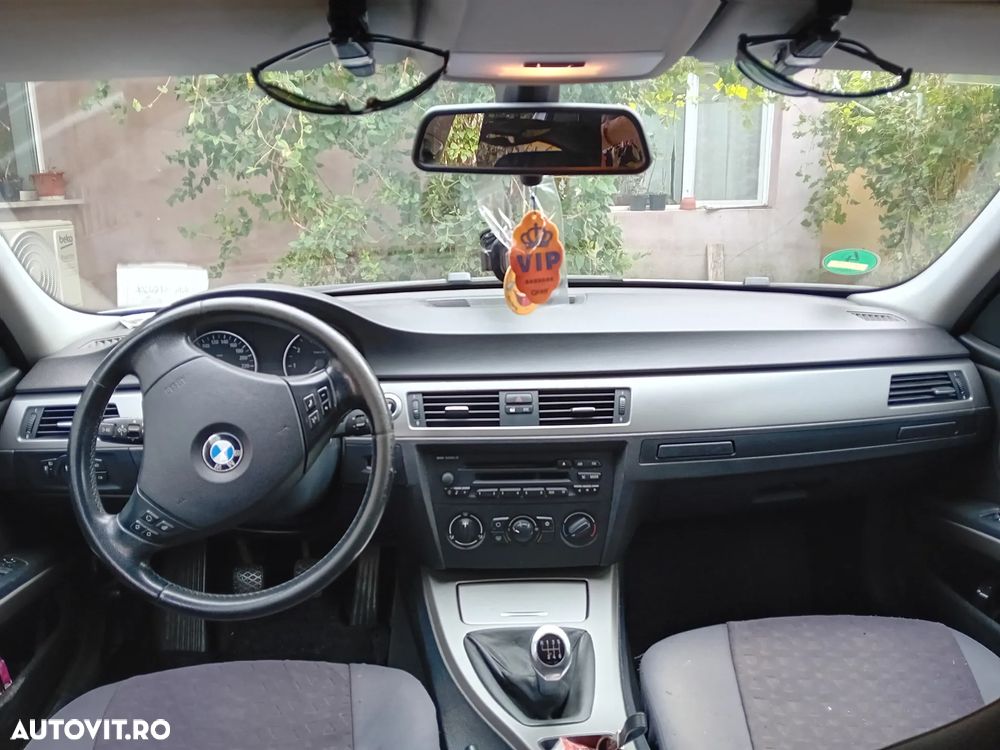BMW Seria 3 320i Touring - 6