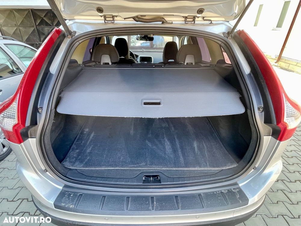 Volvo XC 60 2.4D AWD Momentum - 29