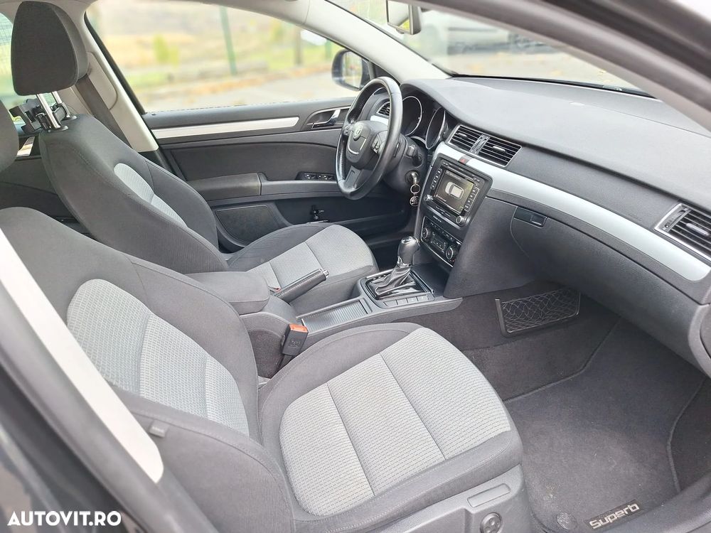 Skoda Superb 2.0 TDI DSG Ambition - 14