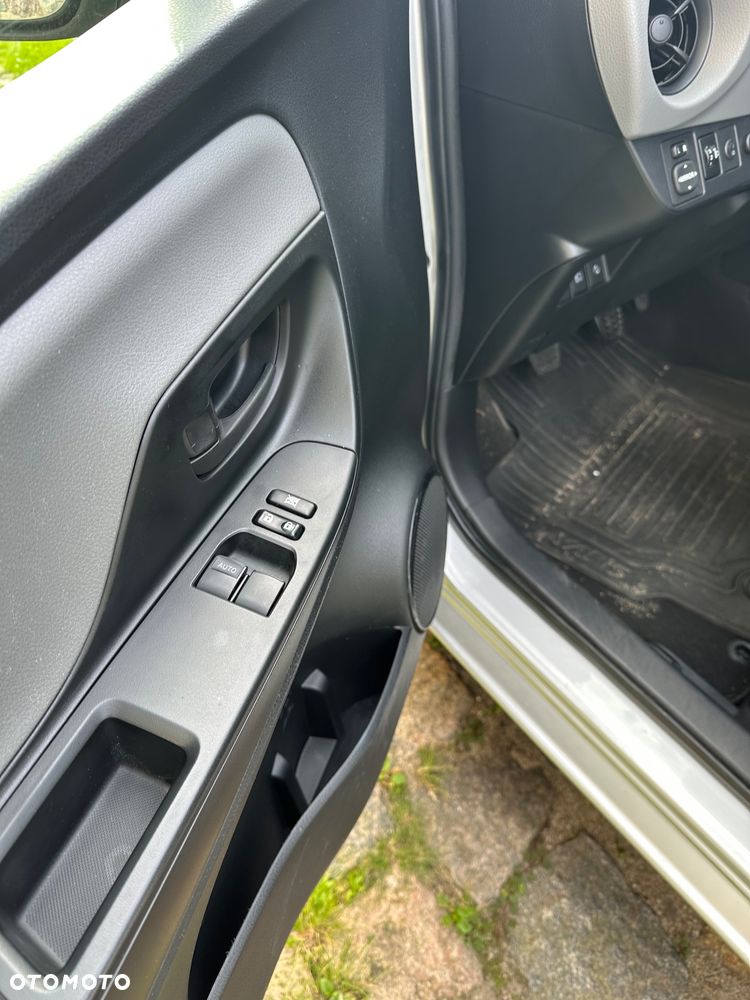 Toyota Yaris 1.0 Active EU6 - 9