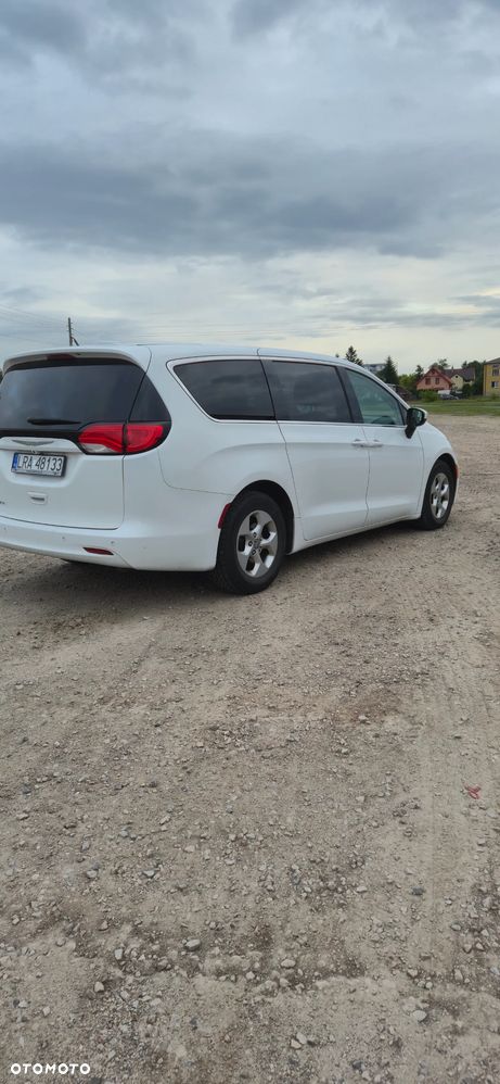 Chrysler Pacifica - 2