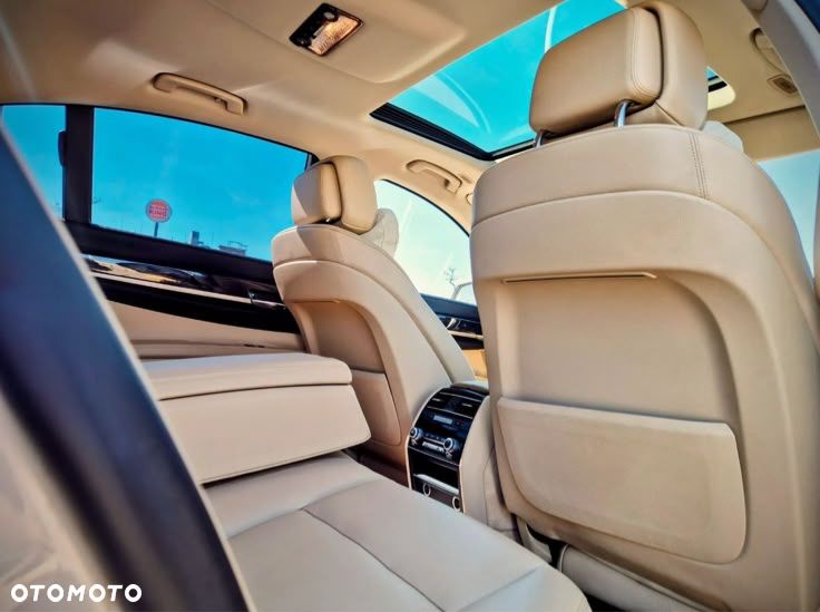 BMW Seria 7 750i xDrive - 15