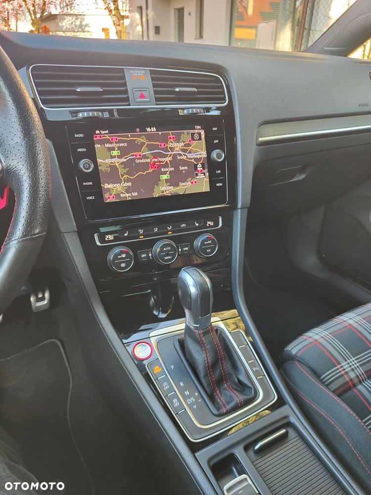 Volkswagen Golf GTI (BlueMotion Technology) DSG - 27