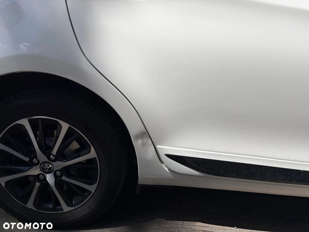 Toyota Yaris Hybrid 100 Active EU6 - 21