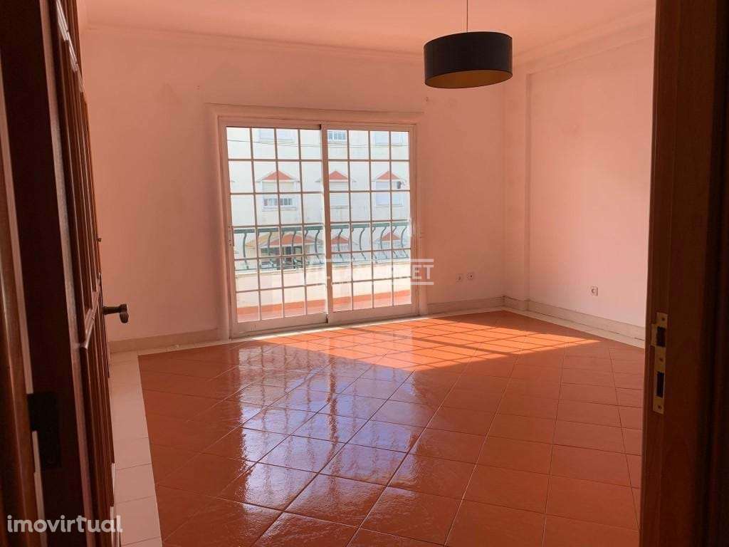 Apartamento T3 da banca inserido na Urbanização Cerrado dos Ciprestes - Grande imagem: 3/15