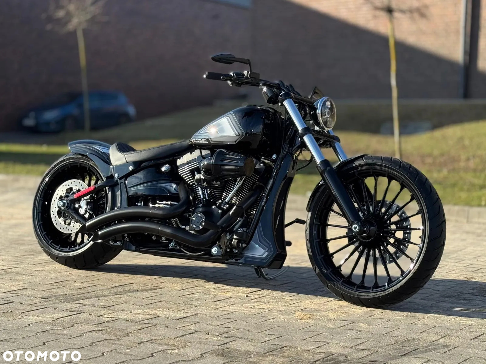 Harley-Davidson Softail Breakout - 15