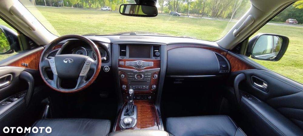 Infiniti QX80 - 15