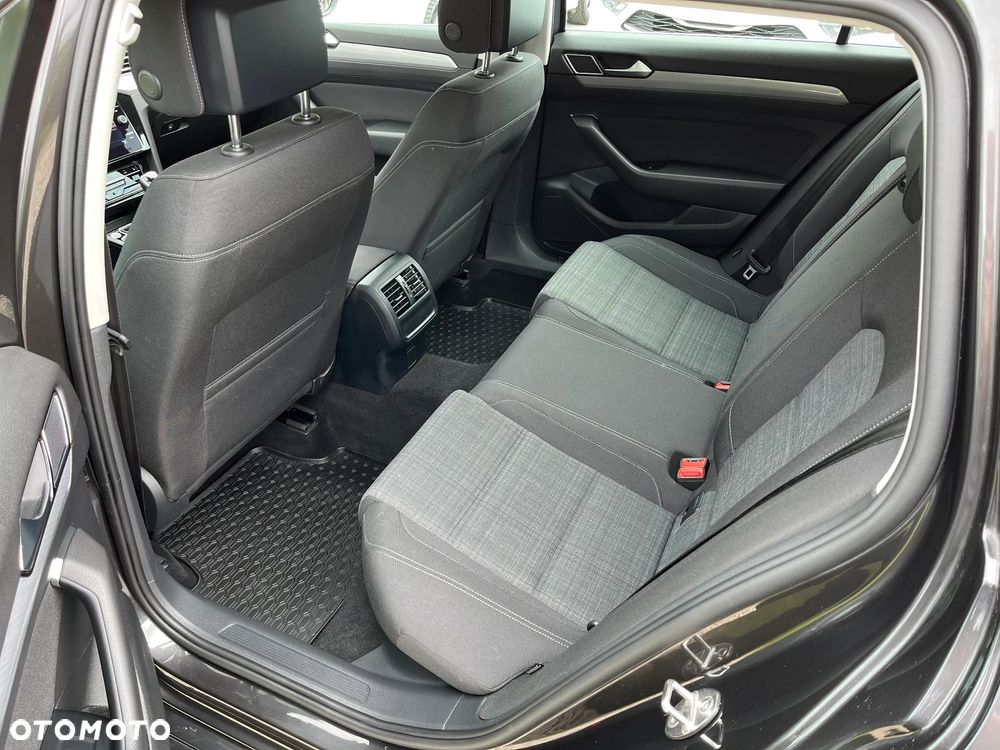 Volkswagen Passat Variant 2.0 TDI EVO Business - 6