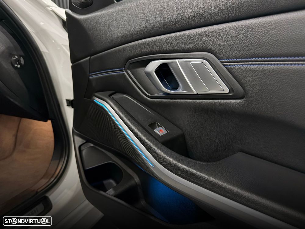 BMW 330 e Pack M Auto - 38