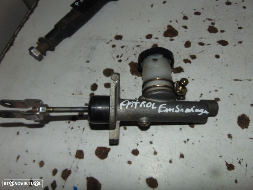 Nissan Patrol 260 bomba embraiagem/Depósitos - 2