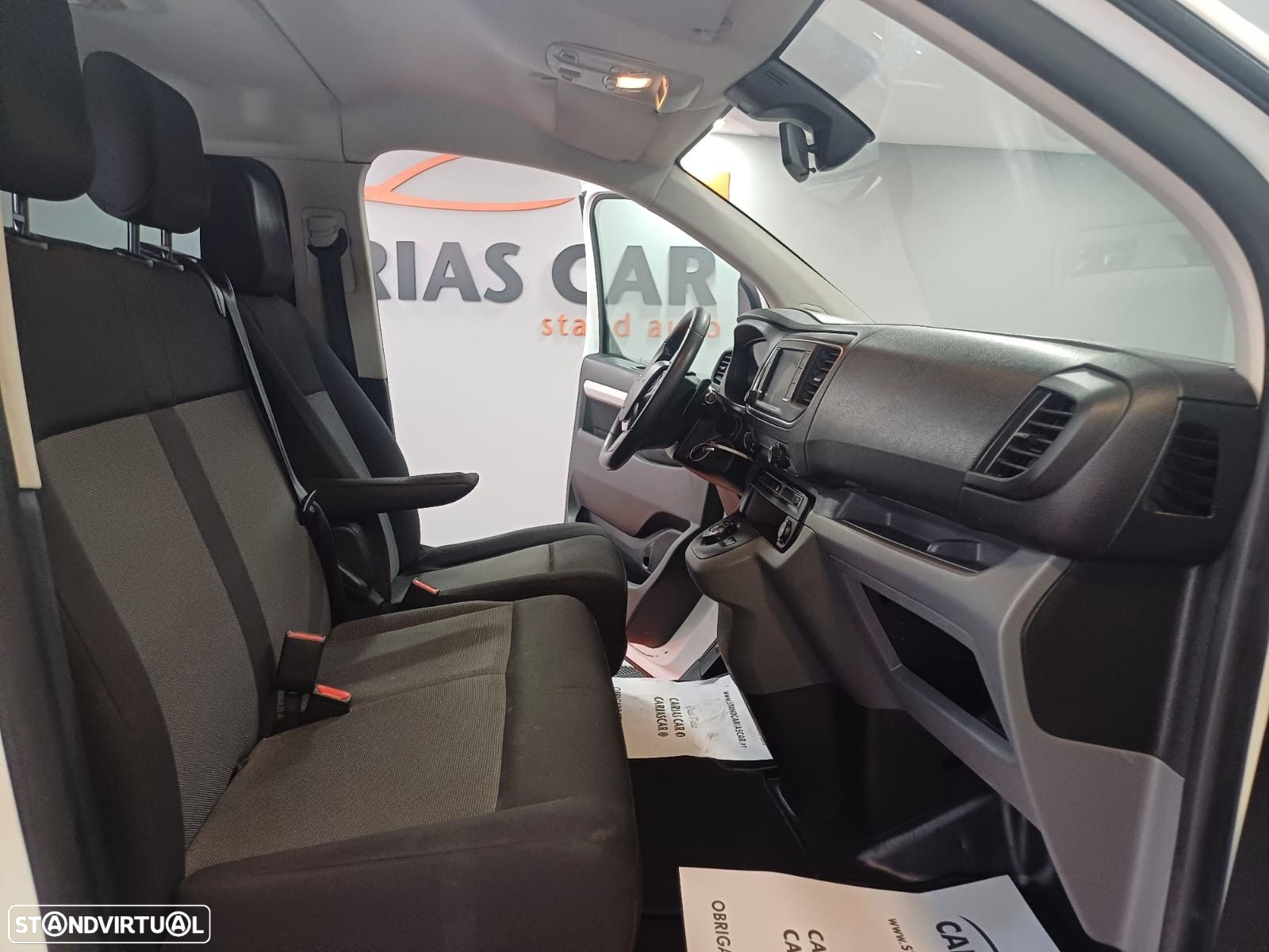 Peugeot Expert 2.0 BlueHDi Semi-Vidrado Standard EAT8 - 10