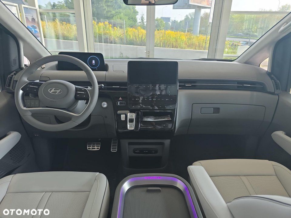 Hyundai Staria - 10