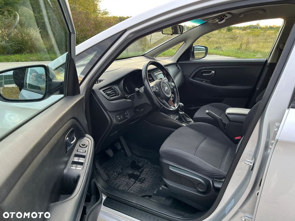 Kia Carens - 12