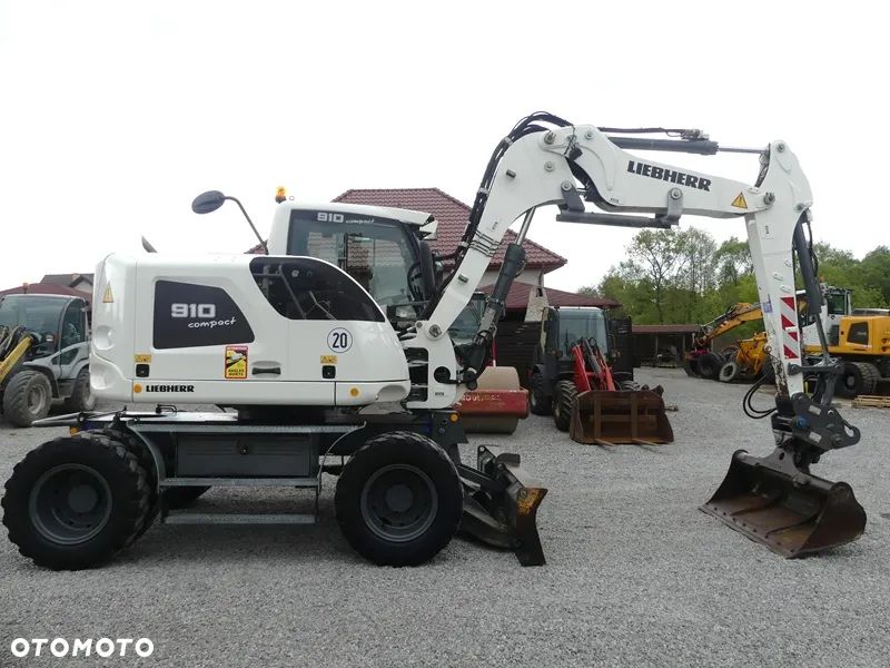 Liebherr A910 Compact / sprowadzona / ładny stan / - 1