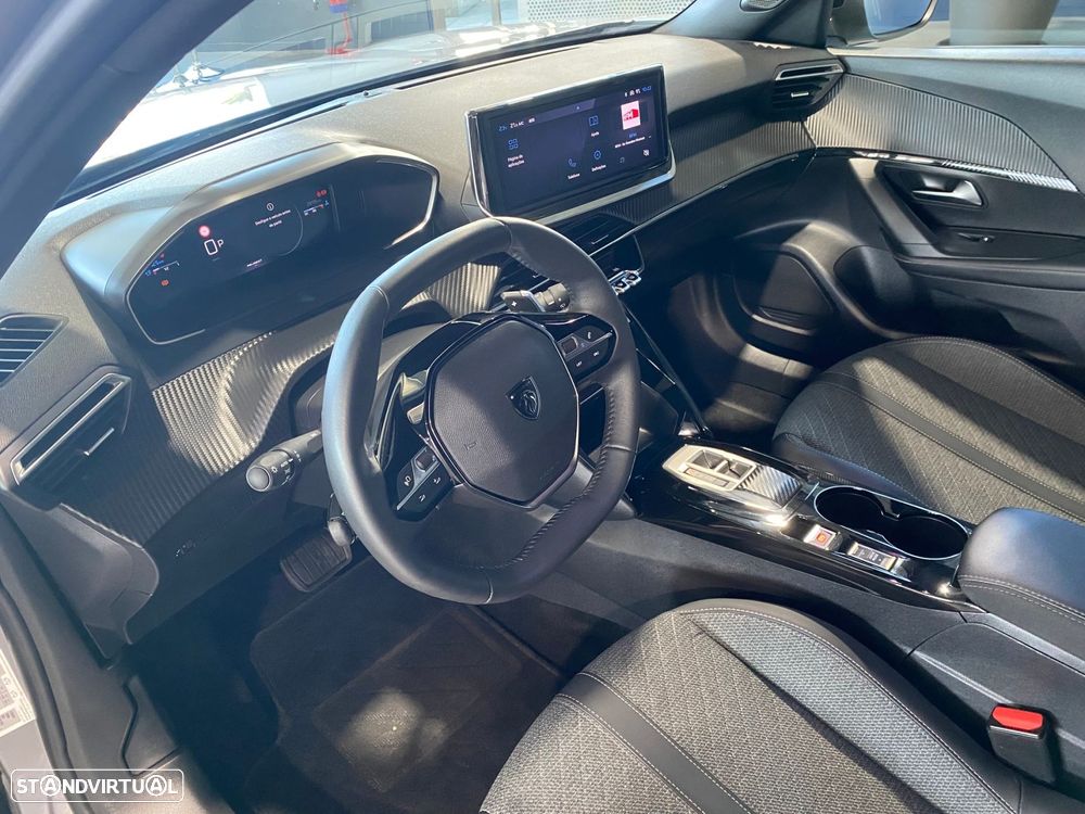 Peugeot 2008 1.2 PureTech Allure EAT8 - 19