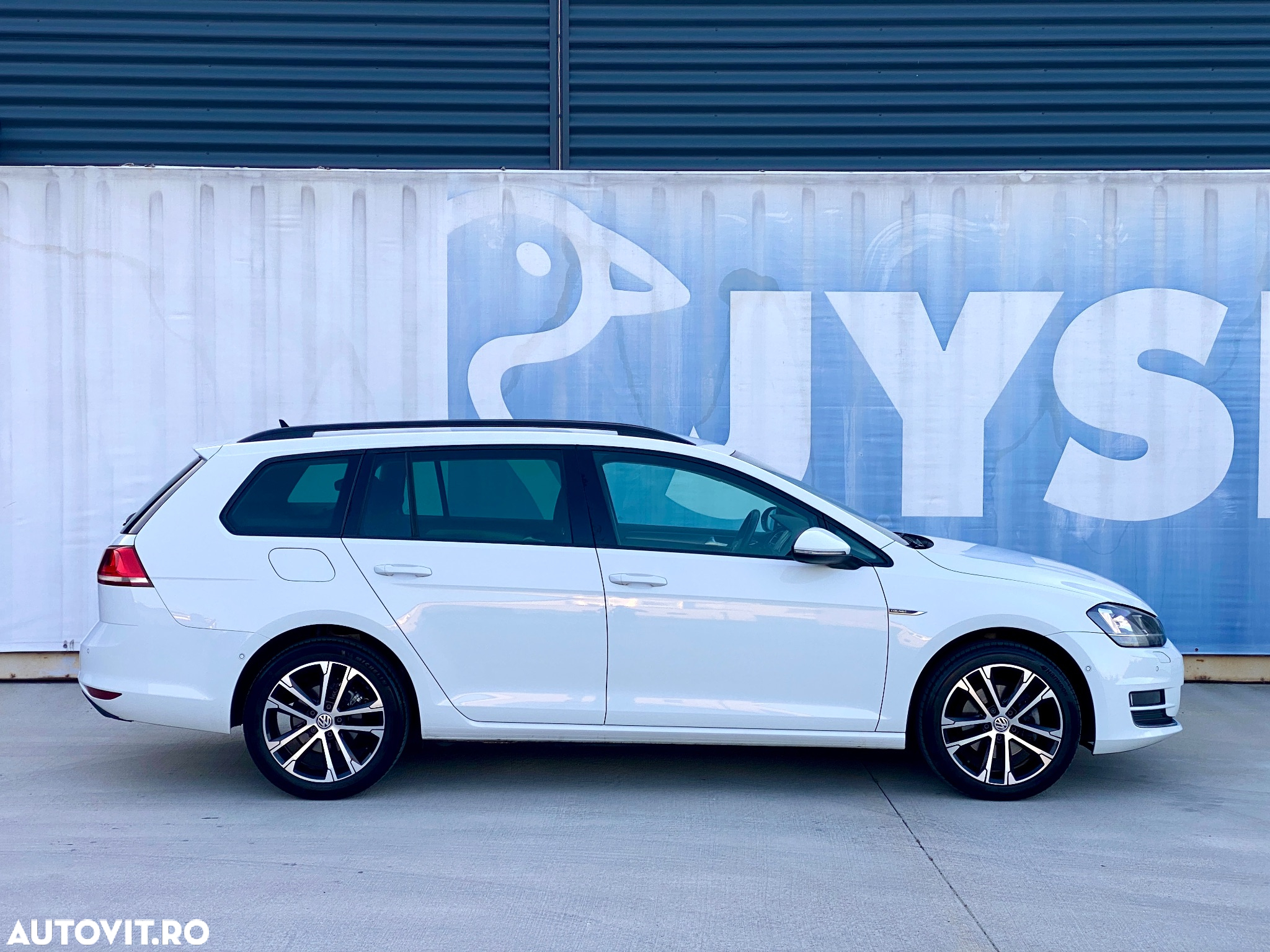 Volkswagen Golf 1.6 TDI BlueMotion Technology Lounge - 9