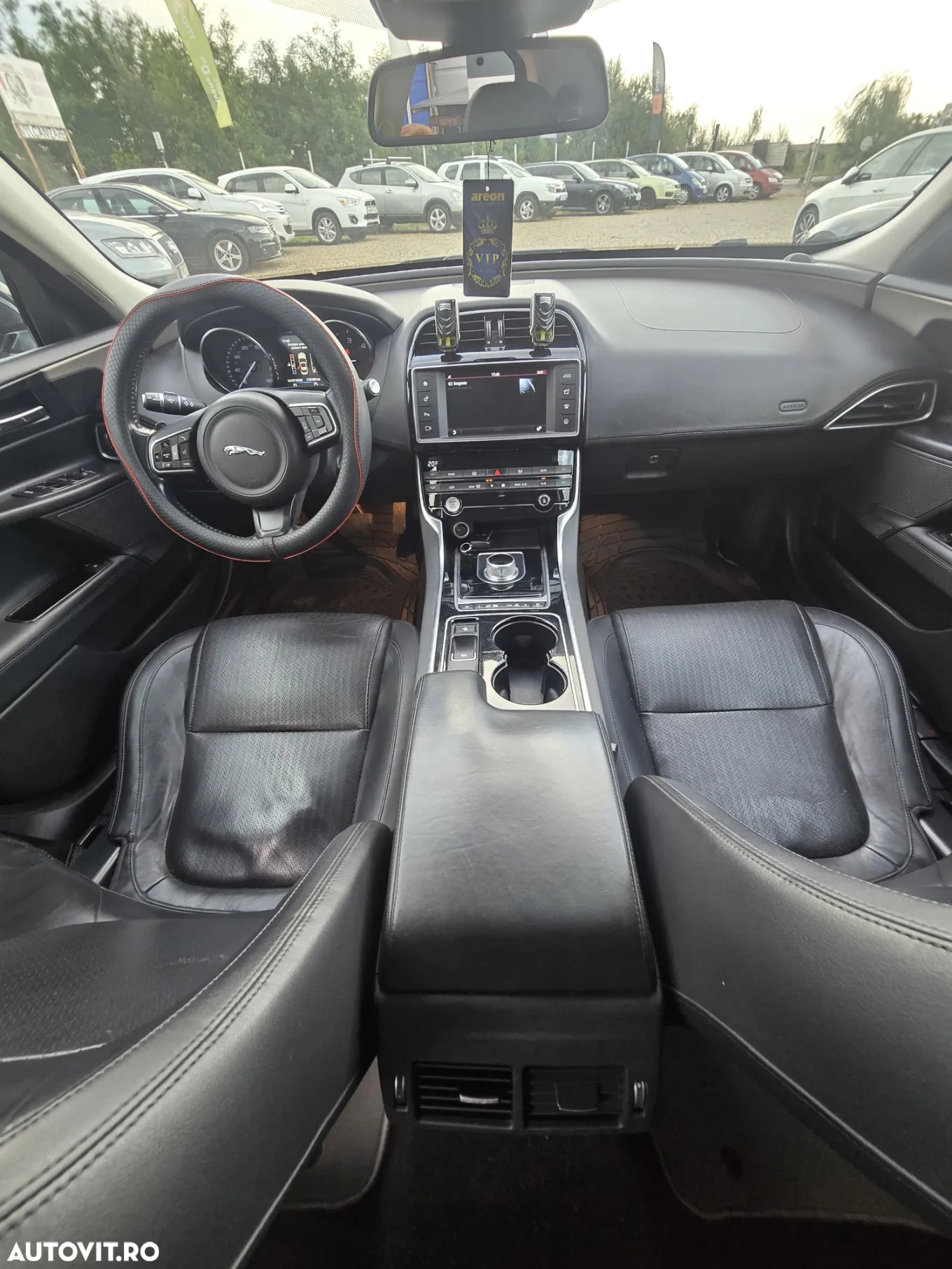 Jaguar XE 2.0 Prestige - 7