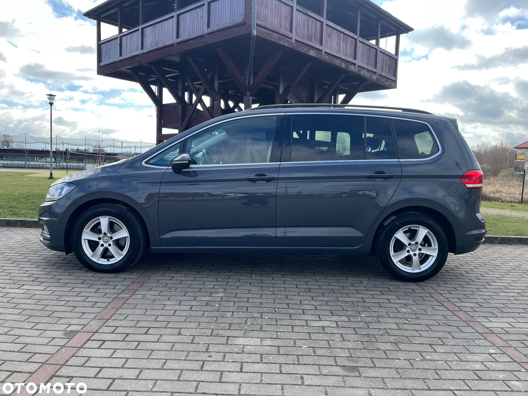 Volkswagen Touran 2.0 TDI SCR DSG Comfortline - 3
