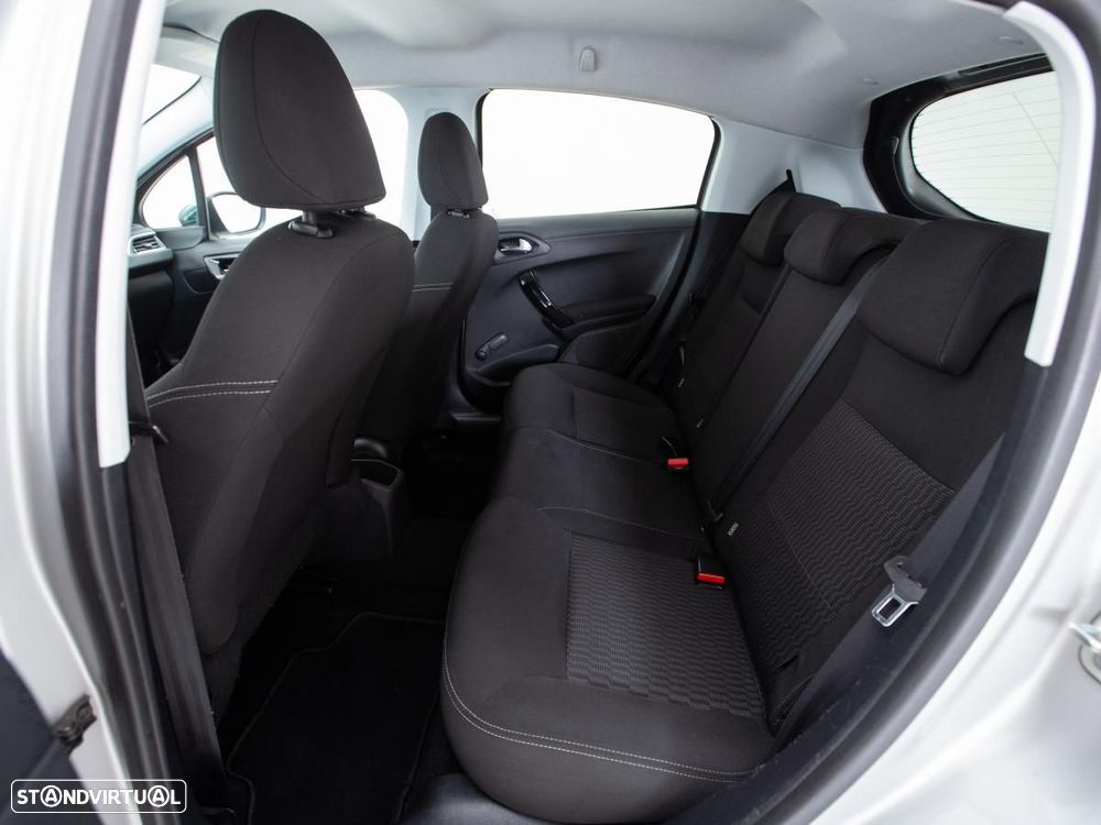 Peugeot 208 - 10