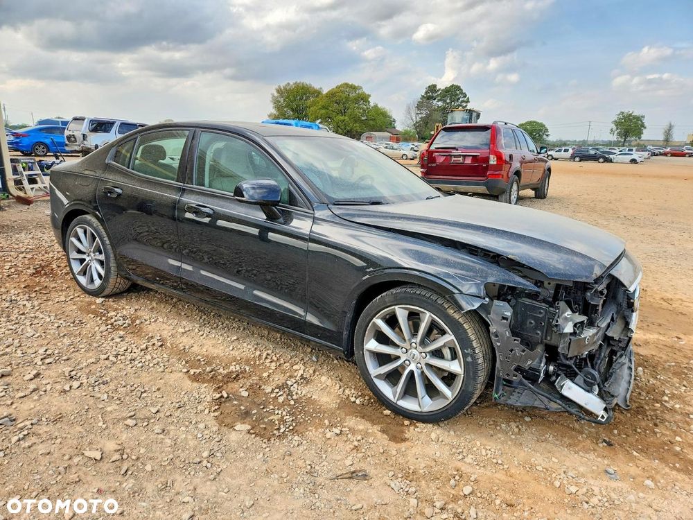 Volvo S60 T5 AWD Momentum Pro - 4