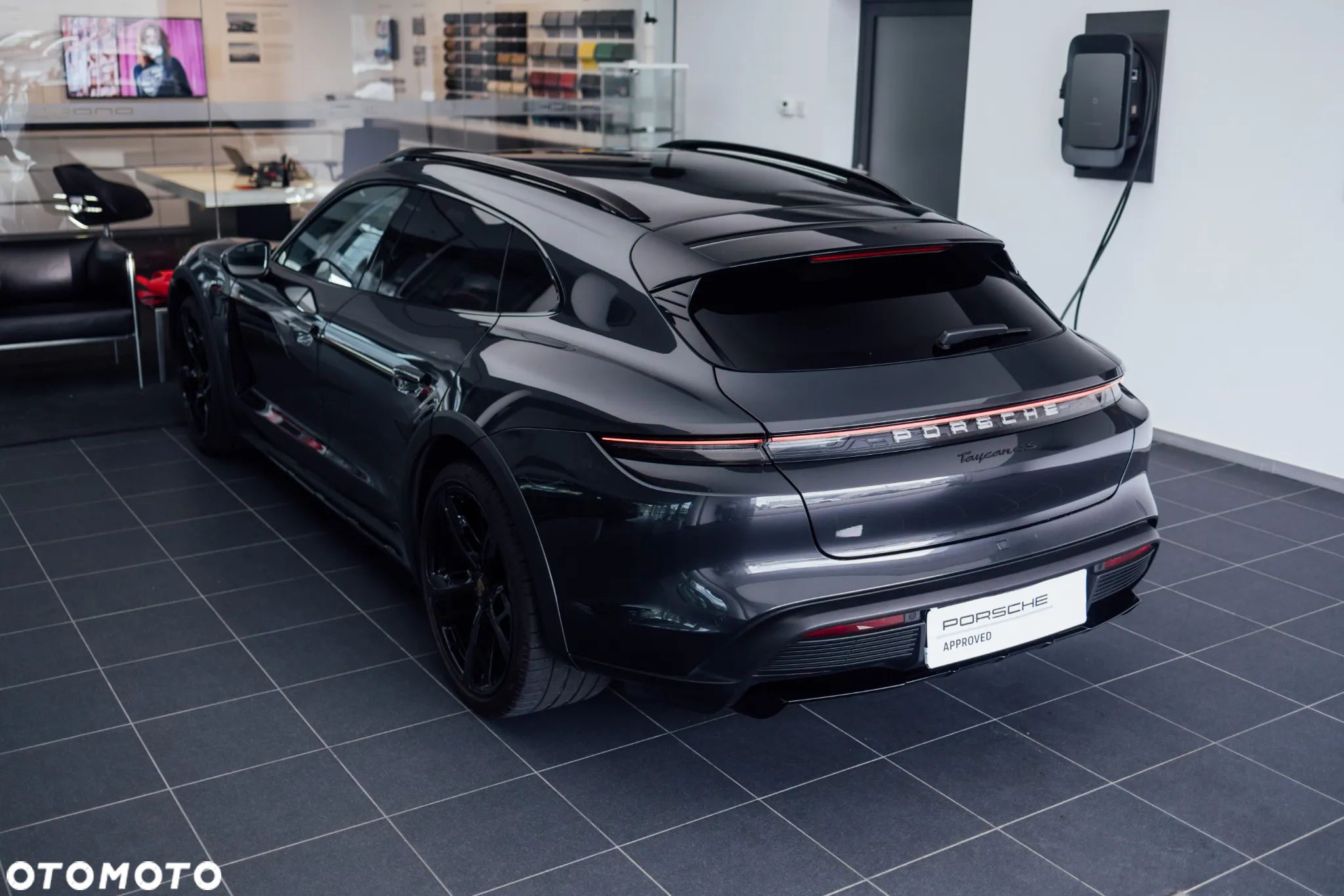 Porsche Taycan 4S Cross Turismo - 13
