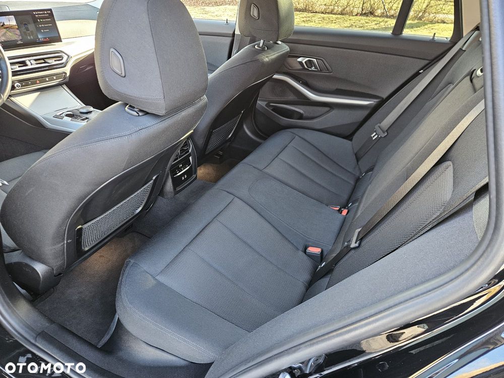 BMW Seria 3 318d Sport Line Shadow - 12