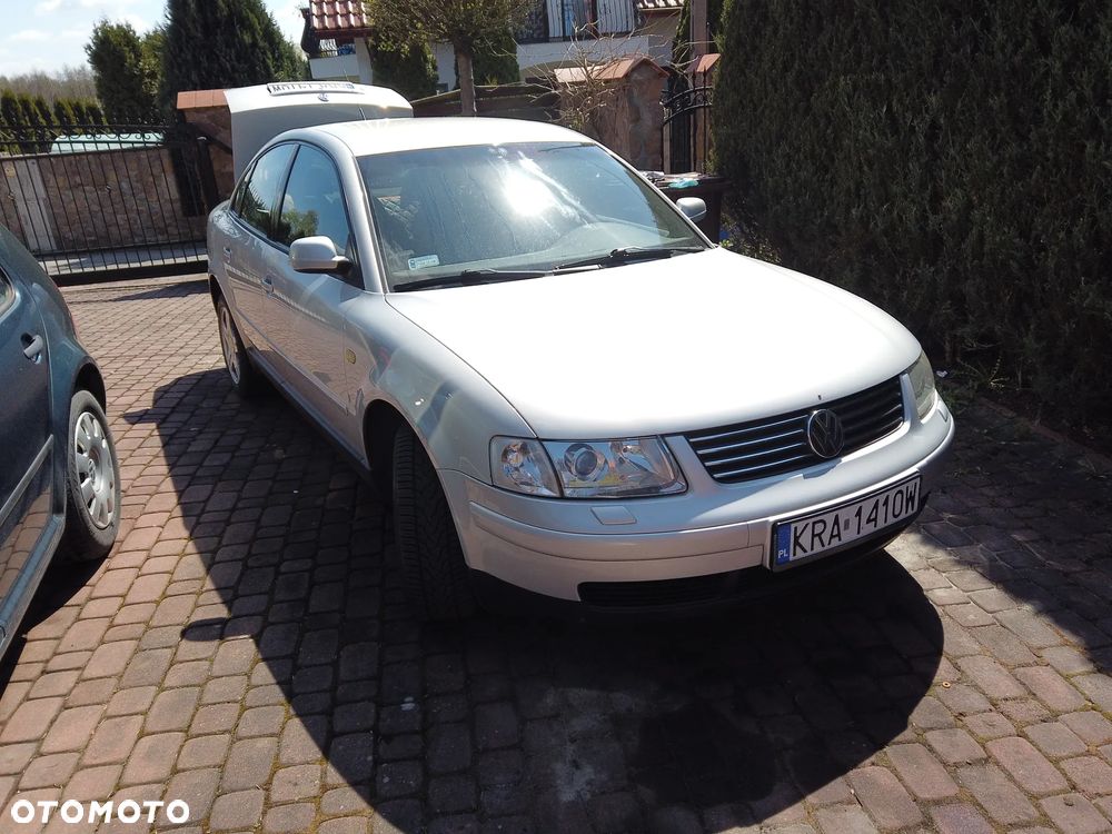 Volkswagen Passat 2.5 TDI Comfortline Tiptr - 11