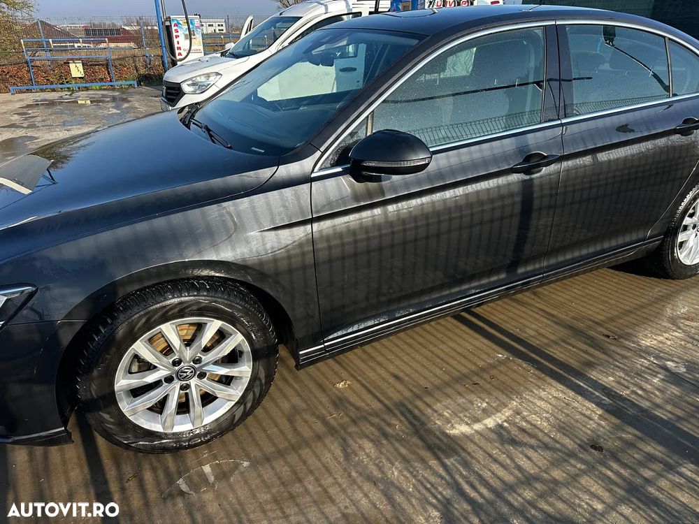 Volkswagen Passat 2.0 TDI DSG Trendline - 11