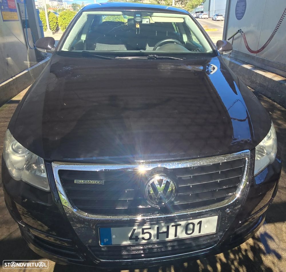 VW Passat 2.0 TDI Trendline BlueMotion - 8