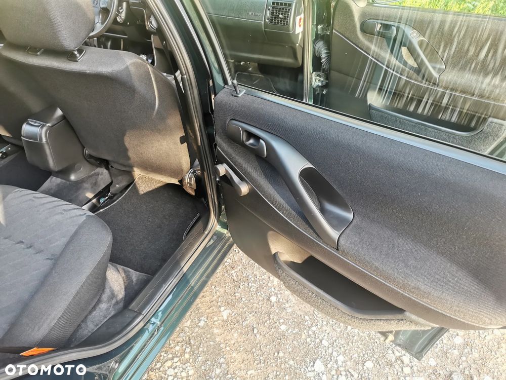 Volkswagen Passat 1.8 GL - 30