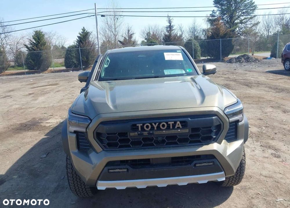 Toyota Tacoma - 2