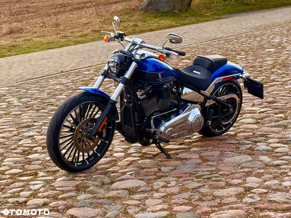 Harley-Davidson Softail Breakout - 14