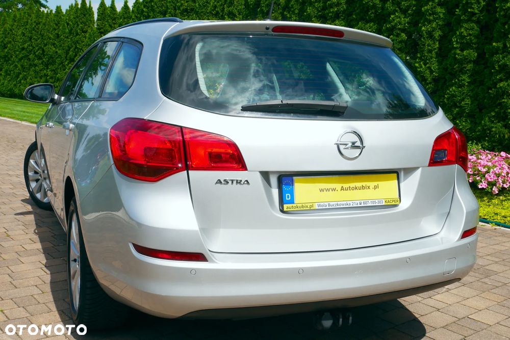 Opel Astra 1.6 Caravan Cosmo - 4