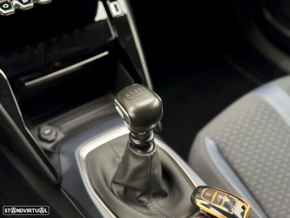 Peugeot 2008 1.2 PureTech Allure - 38