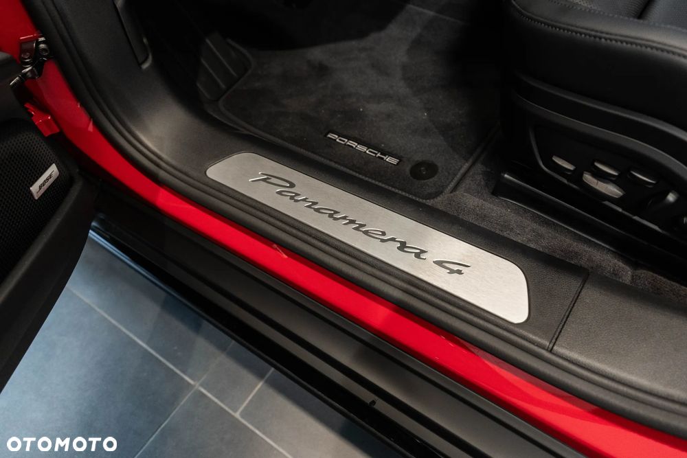 Porsche Panamera 4 - 32
