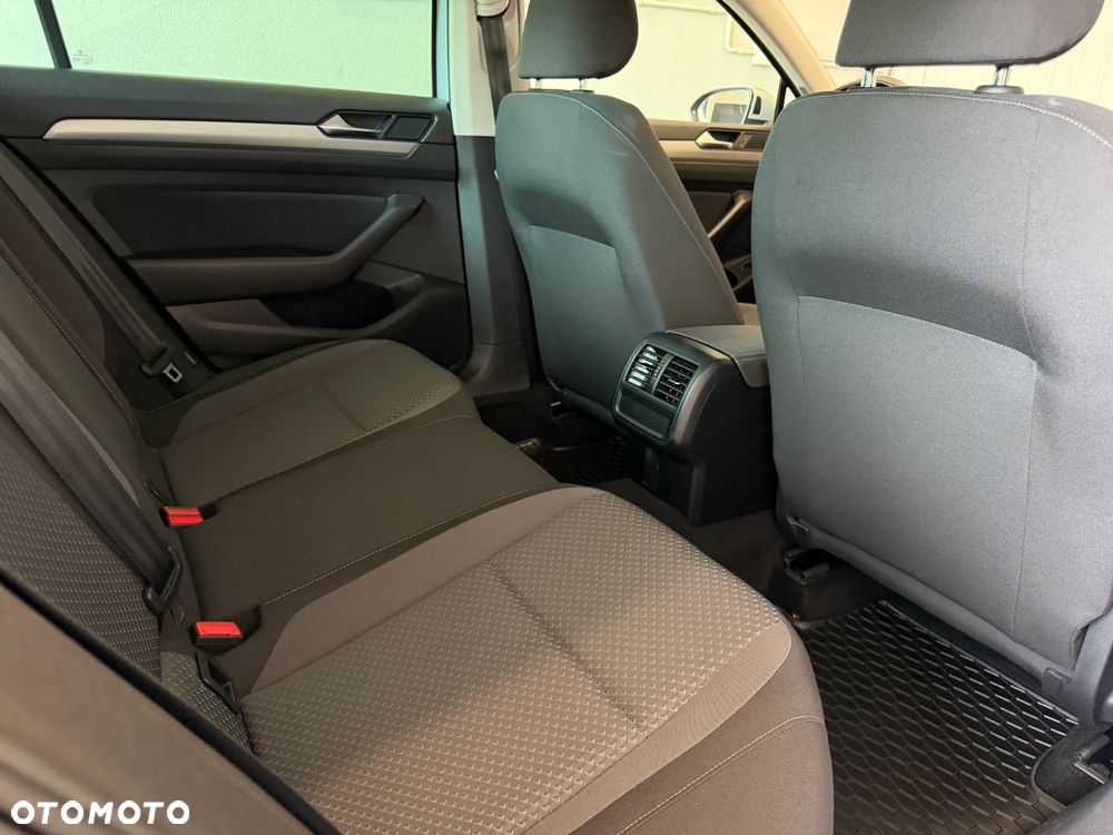Volkswagen Passat 2.0 TDI EVO Elegance - 23