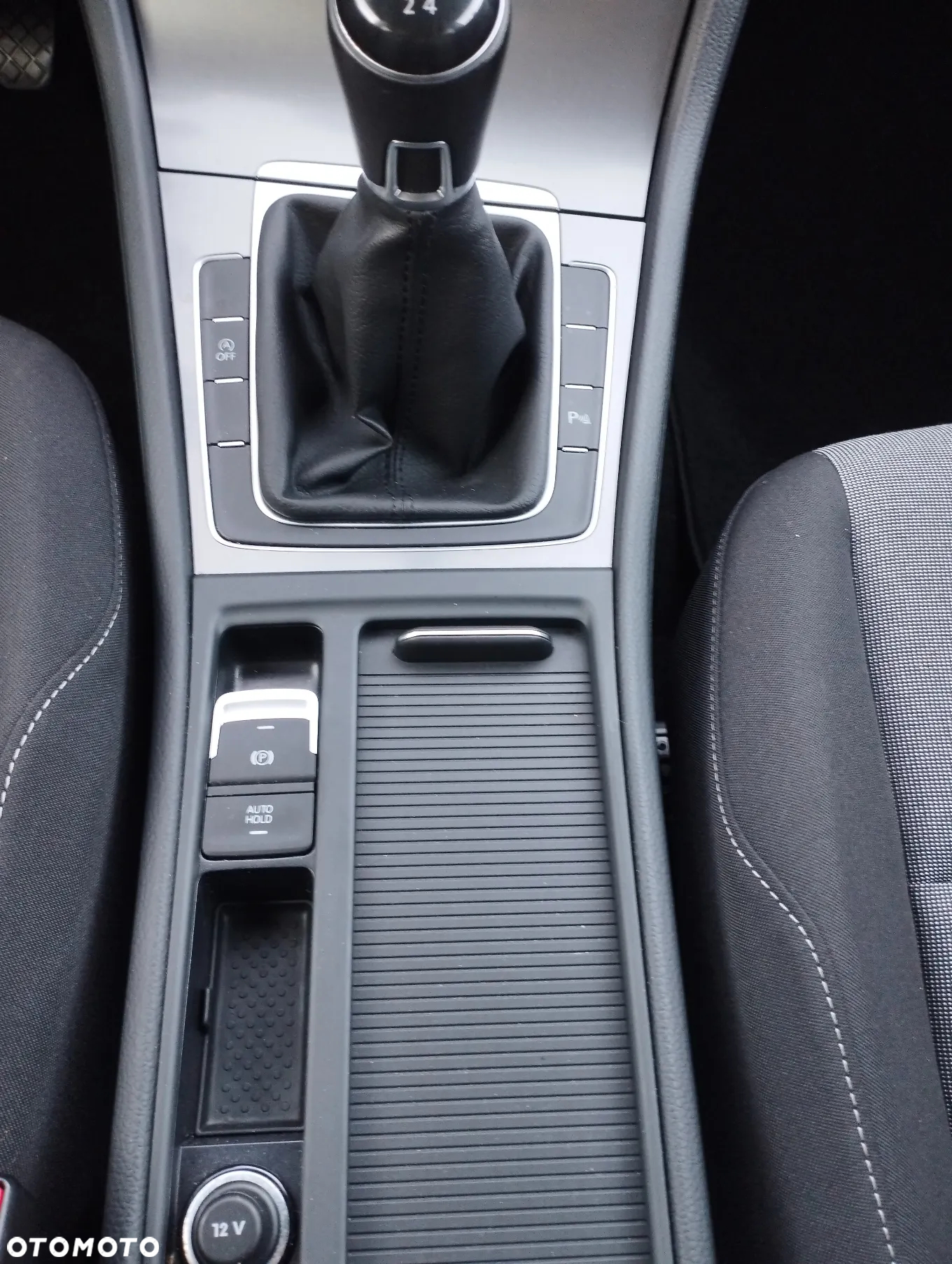 Volkswagen Golf 1.6 TDI 4Motion BlueMotion Technology Comfortline - 16
