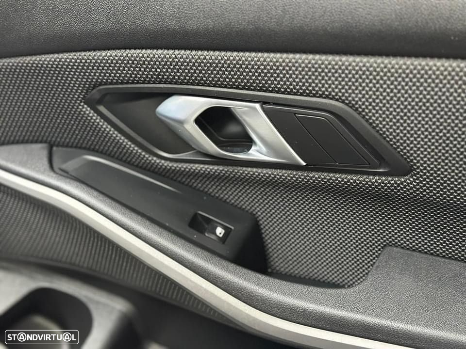 BMW 318 d Touring Pack Desportivo M Auto - 12