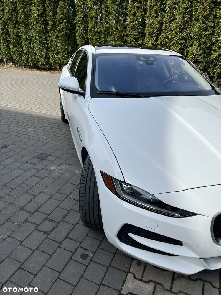 Jaguar XE - 13