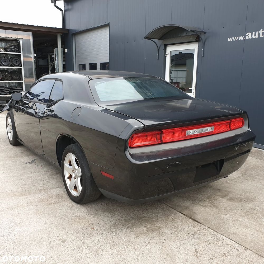 DODGE CHALLENGER KLAPA TYL 10-14 - 3