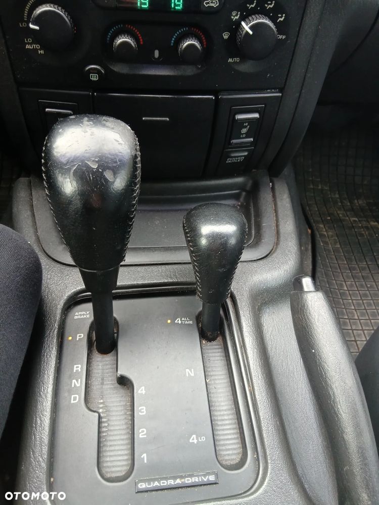 Jeep Grand Cherokee - 25