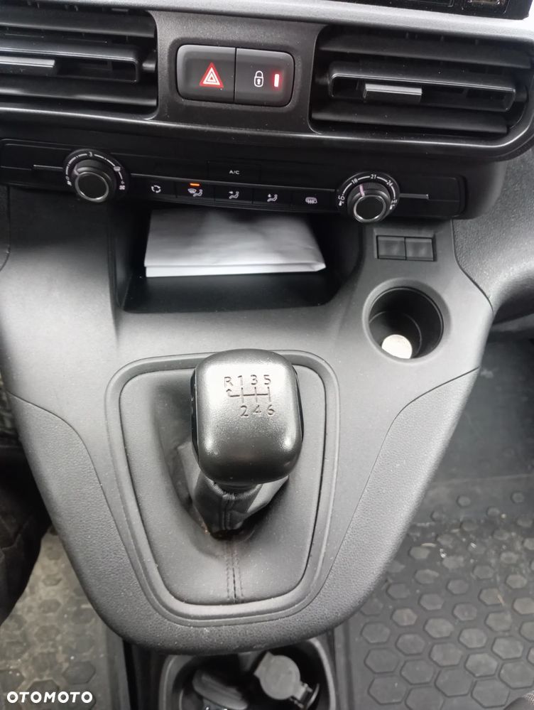 Opel Combo E - 12