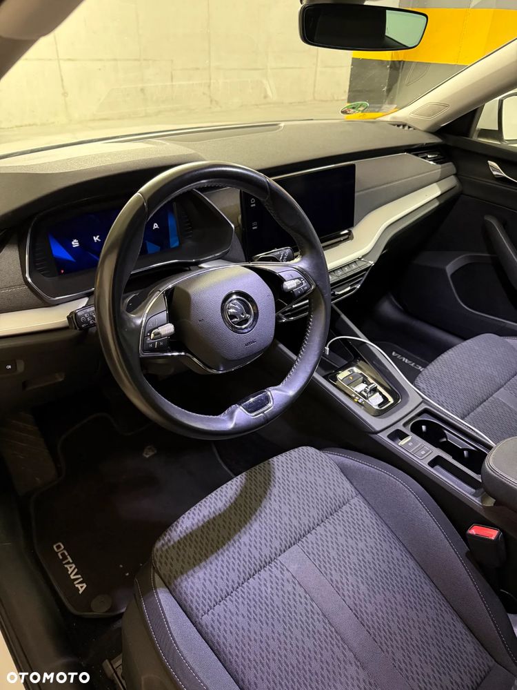 Skoda Octavia 2.0 TDI SCR Style DSG - 8
