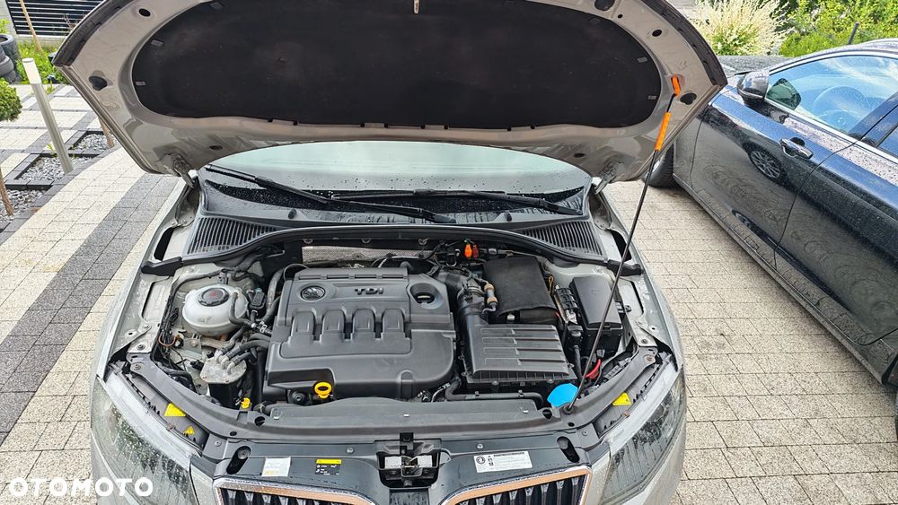Skoda Octavia 2.0 TDI DSG RS - 13