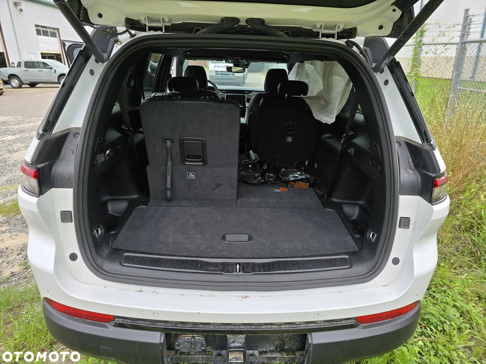 Jeep Grand Cherokee - 16