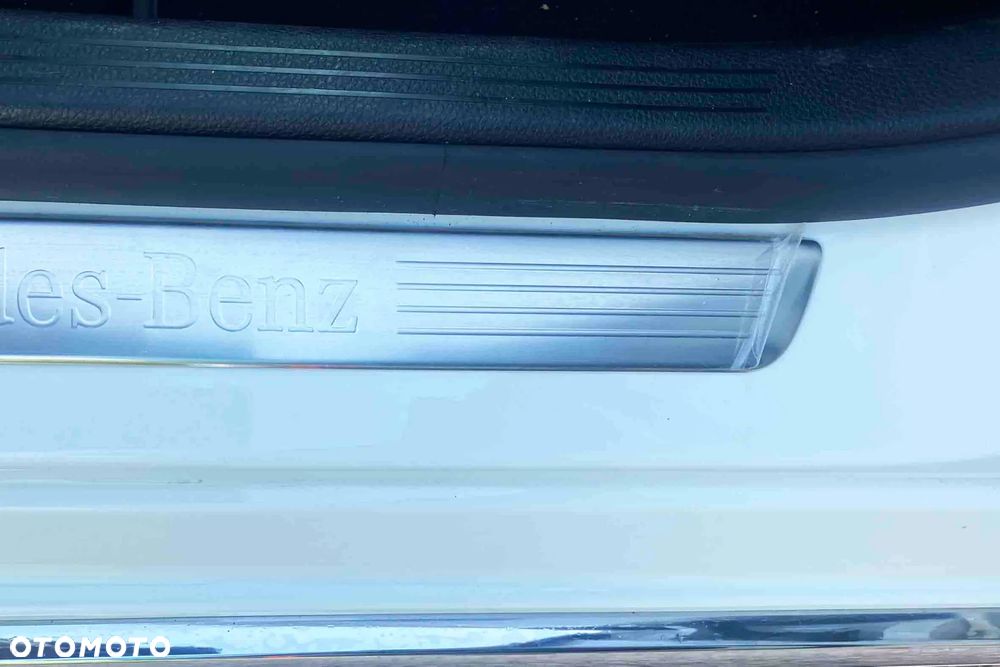 Mercedes-Benz Klasa C 300 9G-TRONIC Exclusive - 19