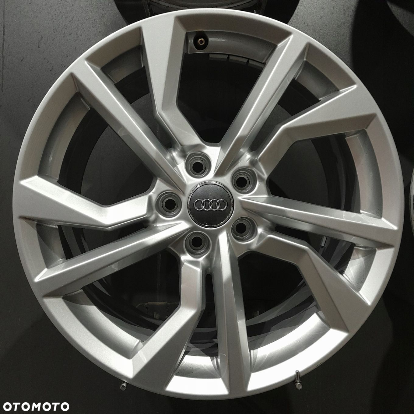 Felgi 18 5x112 Audi TT 8S0 S-Line OE F503064-40 - 4