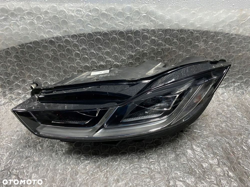 LAMPA LEWA MATRIX JAGUAR I-PACE X590 J9D3-13W030HC - 4